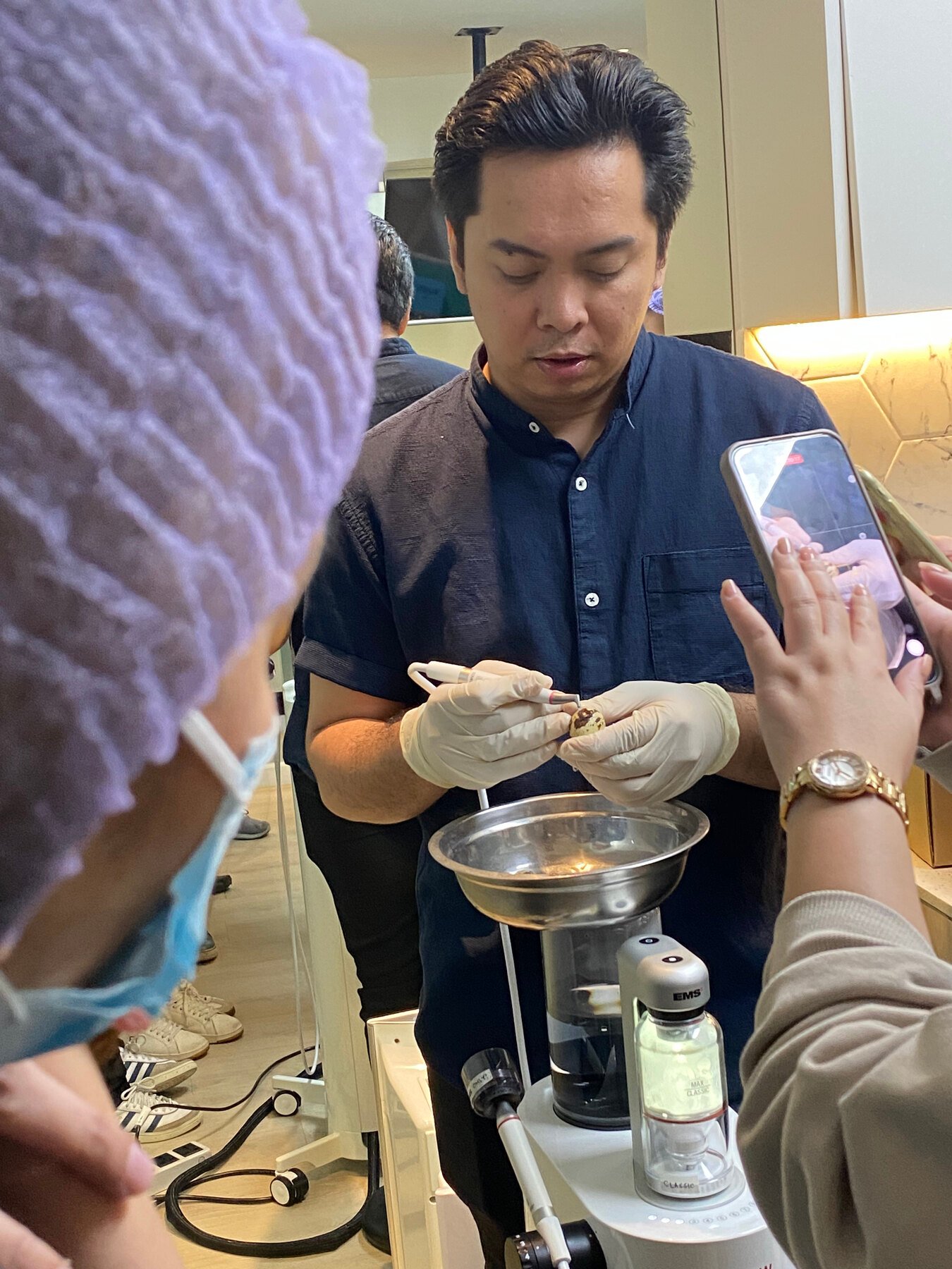 Dental operatory equipment prepared for hands-on support