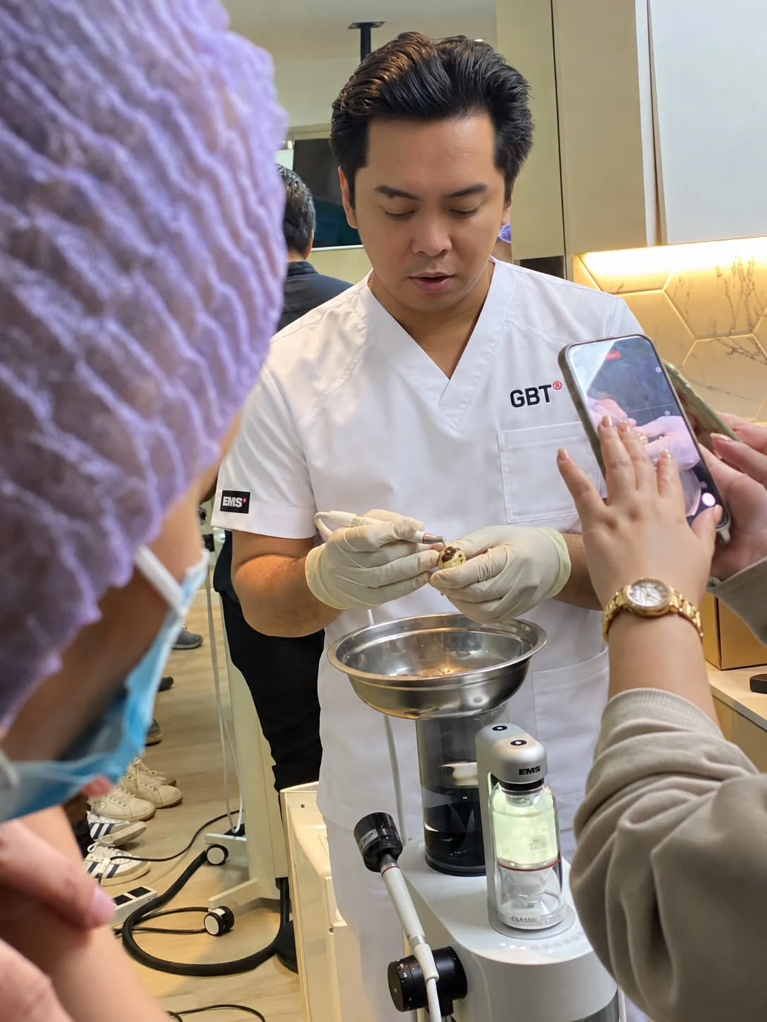 SPMS representative demonstrating AIRFLOW equipment to dental professionals